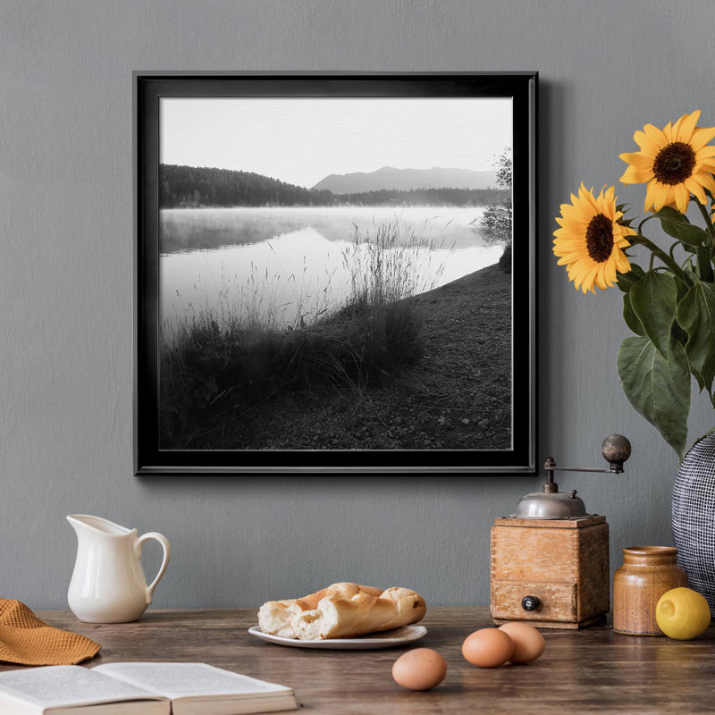 Misty Lake - Photographie de cadre photo sur toile, H 34,5 po x l 34,5 po x P 1,5 po, Noir