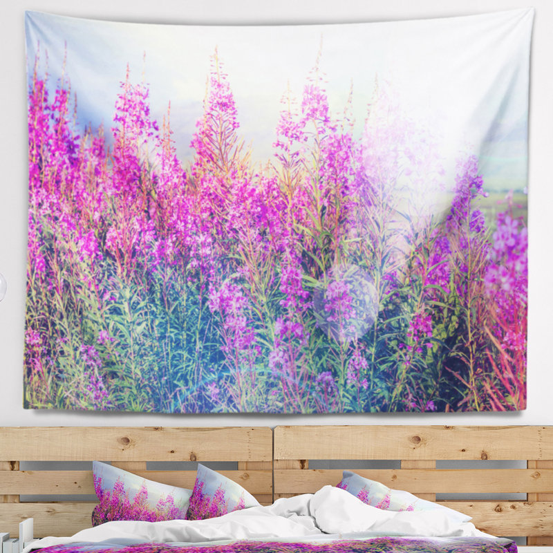 Tapisserie en fleurs mauves, H 78 po x l 92 po