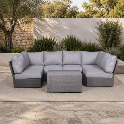 Fully Assembled 4-Person Outdoor Wicker Sectional Set With Cushions