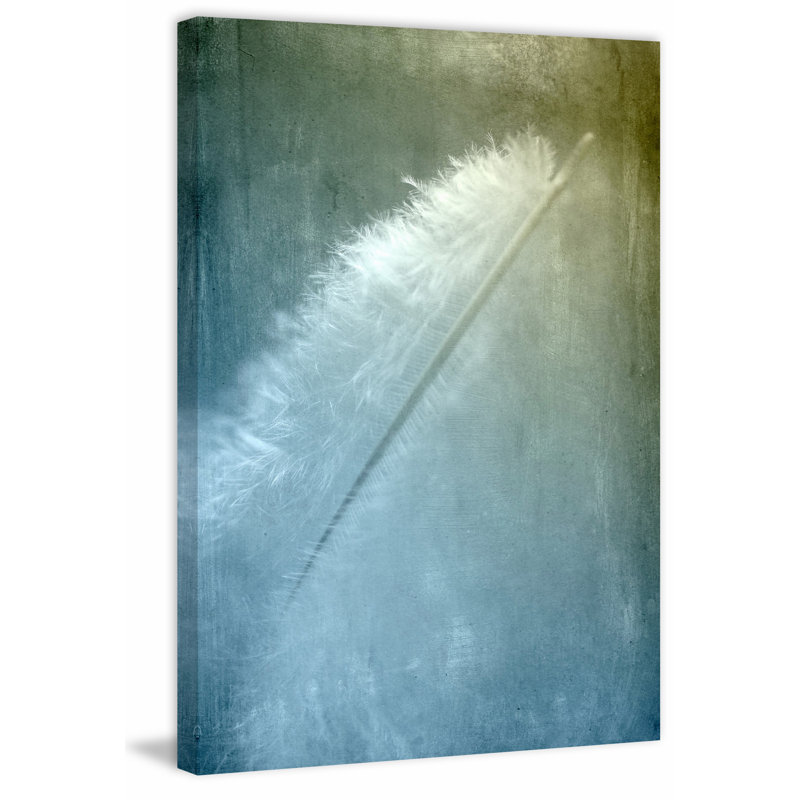 «White Feather», reproduction sur toile tendue, H 60 po x l 40po x P 1,5 po