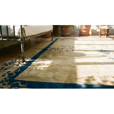 Tapis chinois en laine noué à la main de style antique années 1920