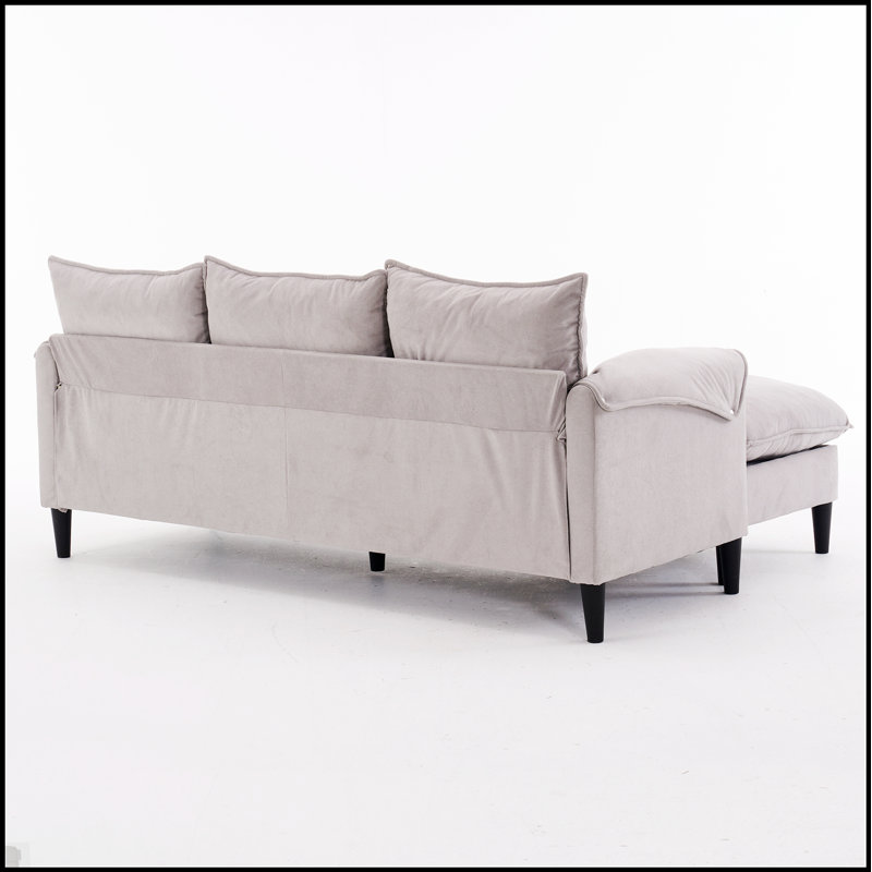 Canapé convertible avec rangement spacieux et sièges moelleux, parfait pour les espaces de vie modernes et polyvalents.