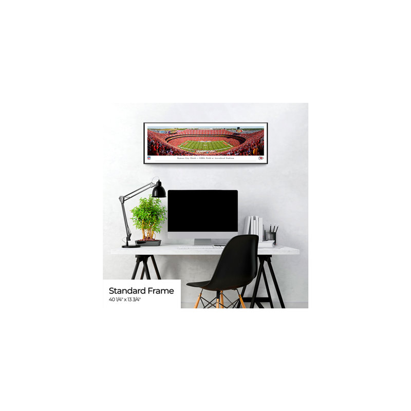 Impression panoramique de Kansas City Chiefs, H 13,75 po x l 40,25 po x P 0,38 po, Cadre noir