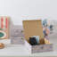 Boîtes de rangement décoratives en carton bleu et blanc avec quincaillerie dorée - ensemble de 3, Volière - Boîtes empilables avec couvercles pour la décoration et l'organisation, design élégant