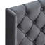 Grand lit plateforme gris avec une aile attrayante et un support en velours