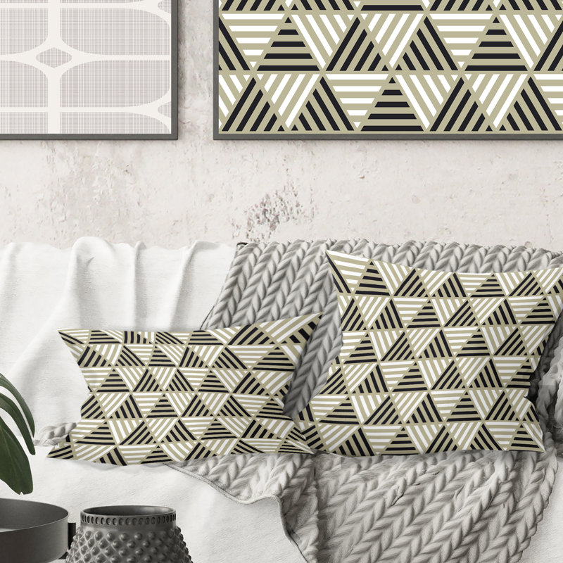 Coussin Triangular Retro Design