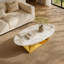 Table basse moderne ovale avec plateau en faux marbre et base sculpturale dorée