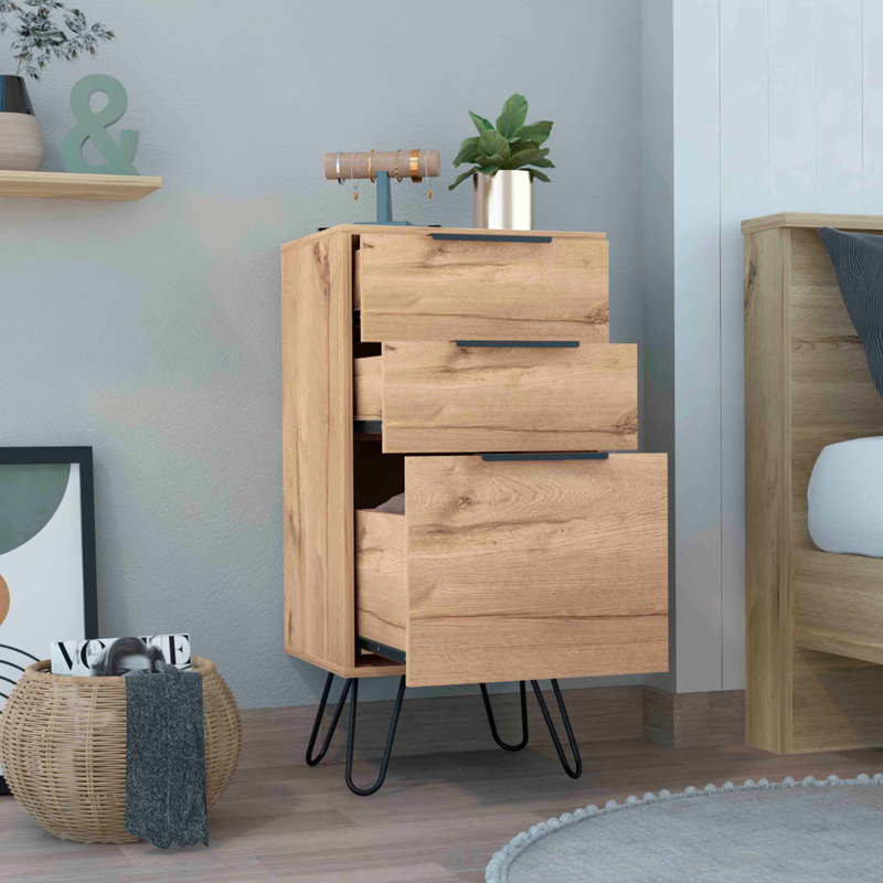 Commode légère Augusta, pieds en épingle à cheveux, plateau supérieur, trois tiroirs - chêne clair
