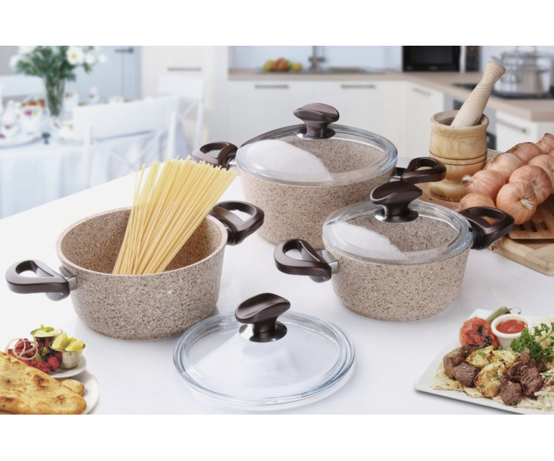 Ensemble de casseroles