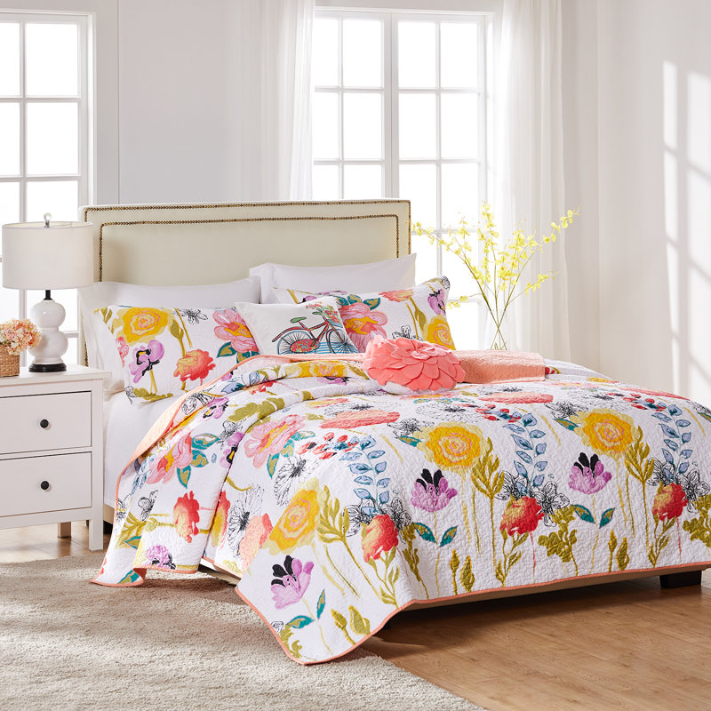 King White Cotton Reversible Floral Quilt Set