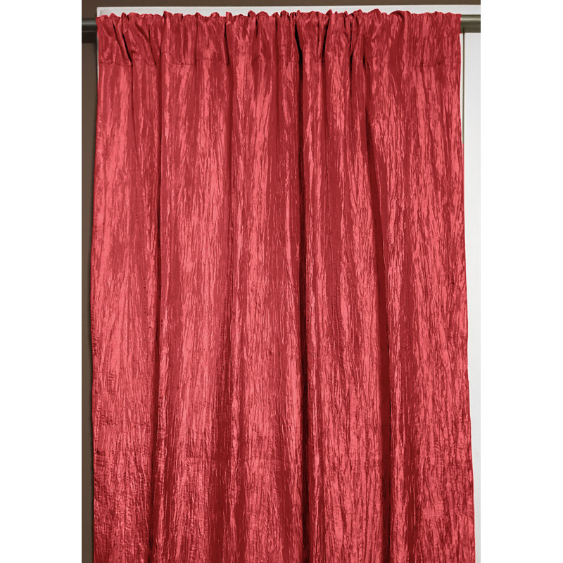 Panneau de rideau simple semi-diaphane avec passe-tringle Gyle, L 54 po x L 84 po, Rouge