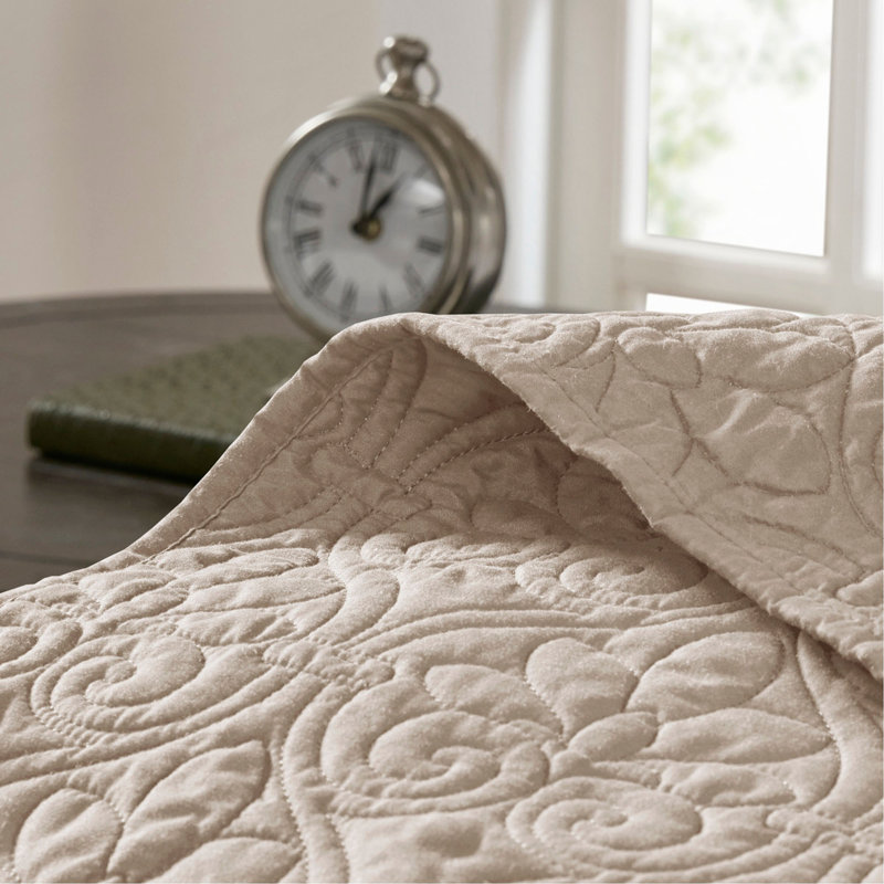 Reversible Quilt Set Khaki, Queen Quilt + 2 Additional Pieces