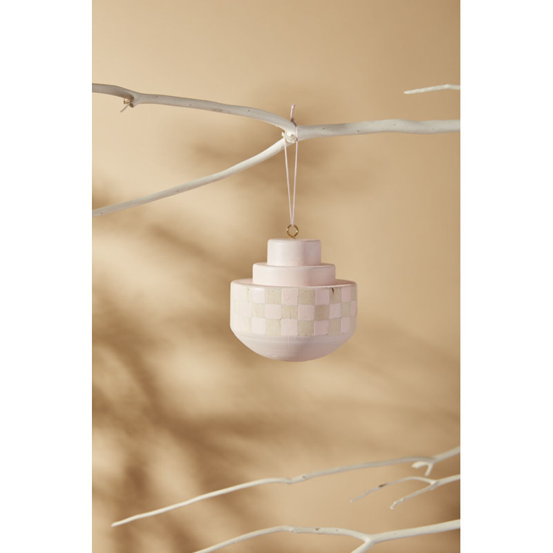 Ornement blanc Breda 3,75 po x 4 po