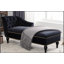 Luxueuse chaise longue en velours avec capitonnage à boutons et garniture cloutée, parfaite pour les sièges élégants et confortables