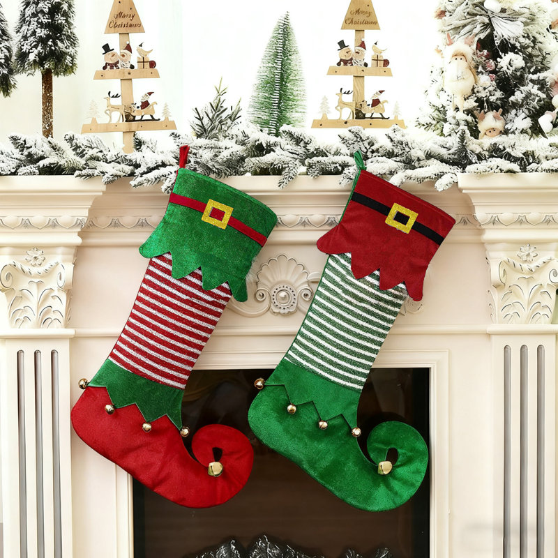 Ensemble de 2 chaussettes de Noël chaussettes rouges et vertes avec pompon, pour décor de manteau de cheminée, décorations de Noël, bas de Noël, bas de Noël