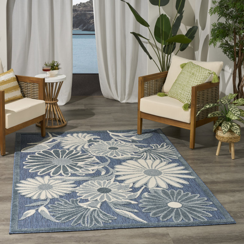 Tapis intérieur / extérieur floral Shila, Rectangle 5 pi 3 po x 7 pi 5 po
