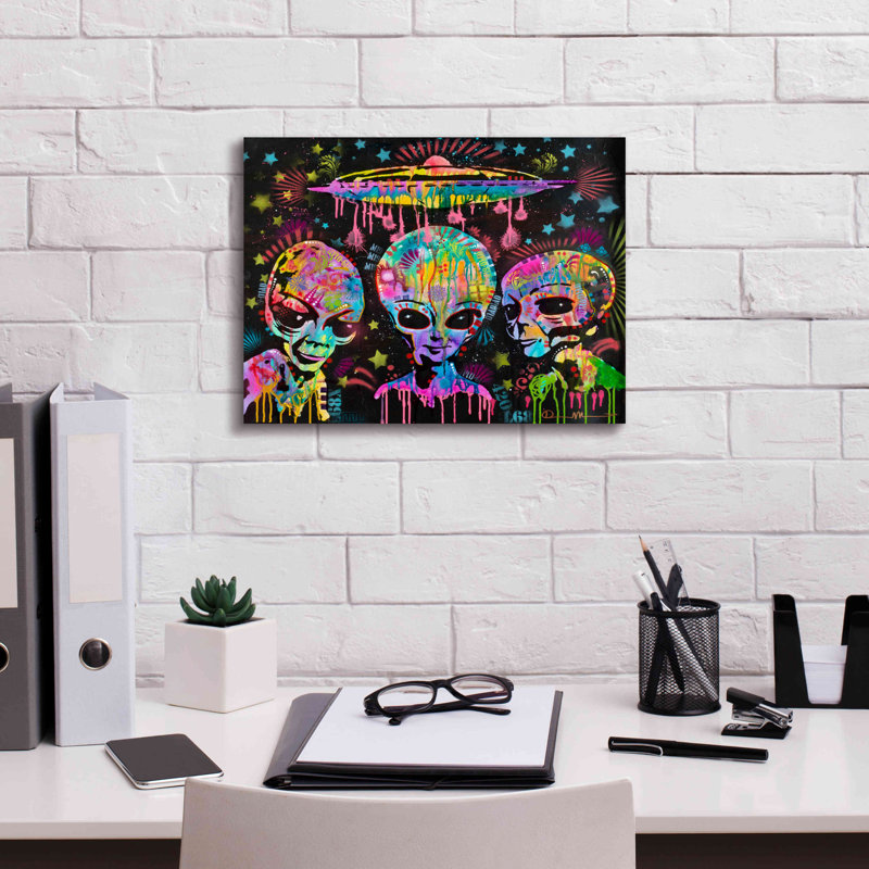 «Aliens» par Dean Russo - impression sur toile tendue, H 12 po x l 16 po x P 0,75 po