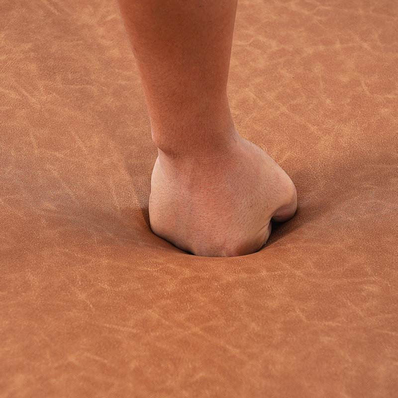 Repose-pieds multifonctionnel en cuir de polyuréthane brun avec pieds en bois massif
