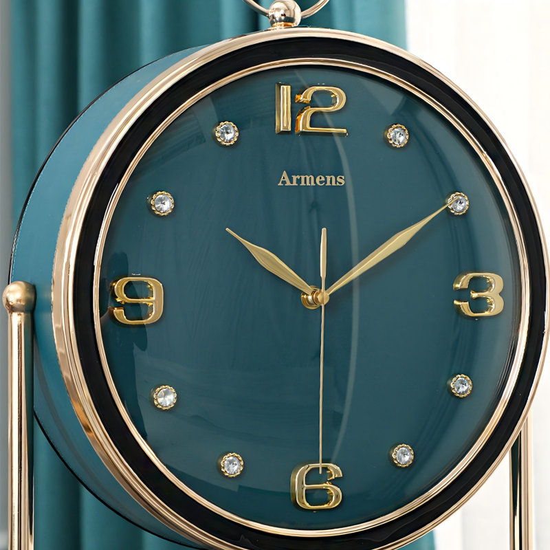 Horloge moderne avec panier de rangement