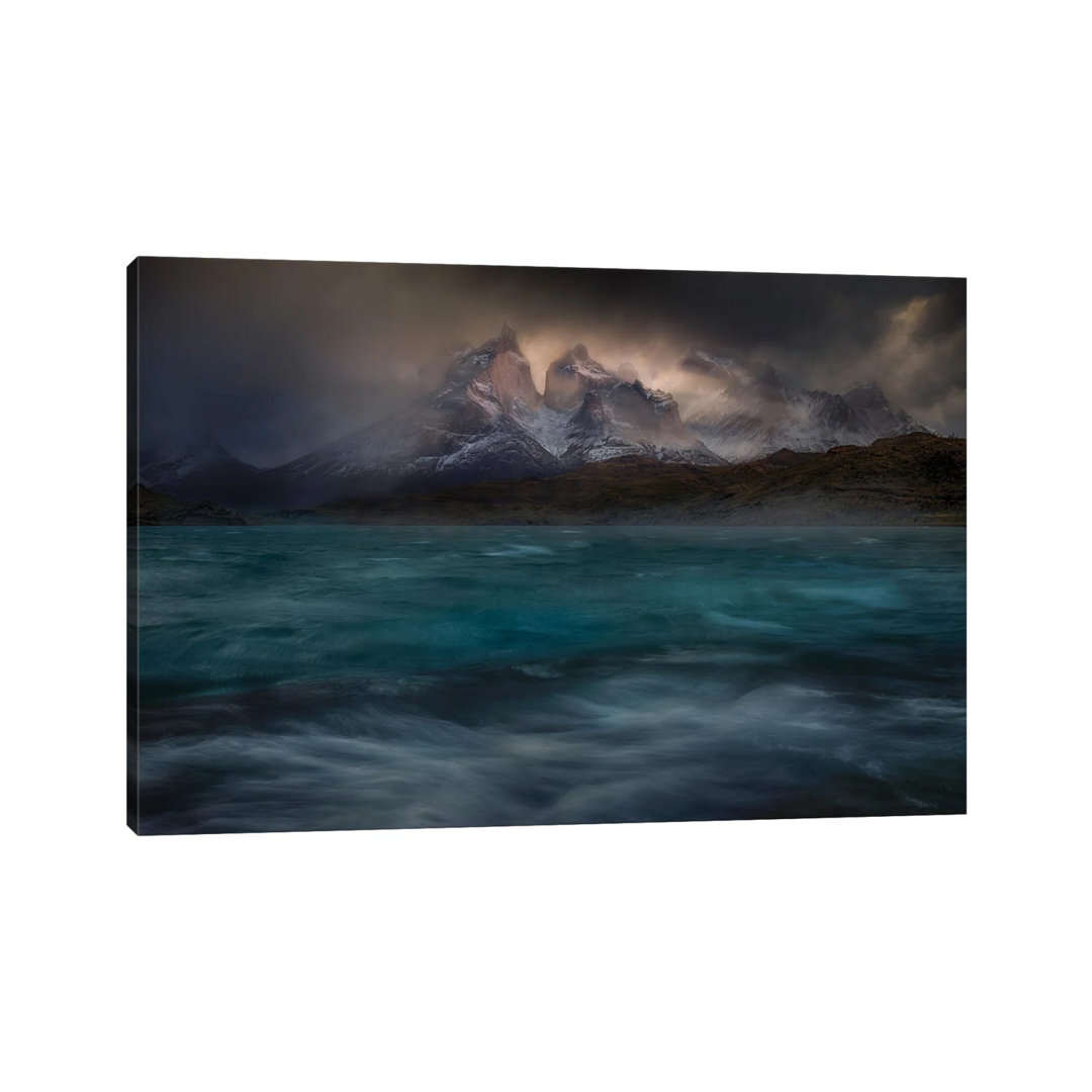 Stürmische Winde über den Torres Del Paine von Peter Svoboda - Galerie-verpackte Leinwand Giclée auf Leinwand