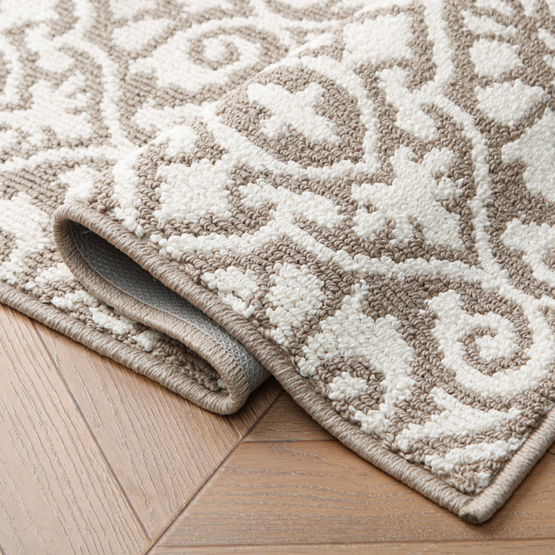 Feya Machine Woven Synthetic Damask Aera Rug in Green/White, Beige, Runner 2'2" x 6'