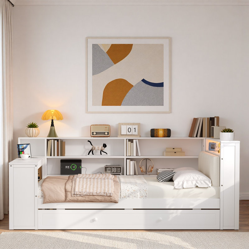 Lit plateforme en bois avec tablettes de rangement, lit gigogne, station de charge, bureau à DEL, bureau et tête de lit tapissier