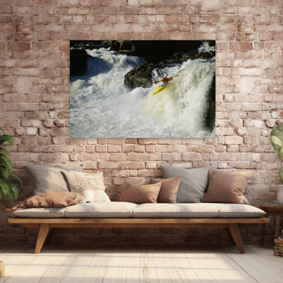 Vue en angle élevé d'une personne faisant du kayak dans l'eau rapide, paysage contemporain, art mural