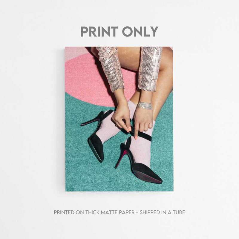 «Black Heels», reproduction d'art chic, Impression encadrée sans passe-partout, H 10 po x l 8 po, Blanc