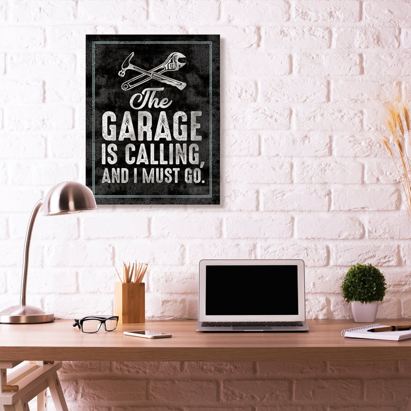 « garage is calling work », art textuel sur motif de pièce, H 40 po x l 30 po, Toile tendue