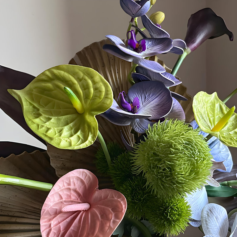 Ornements de fleurs simulées