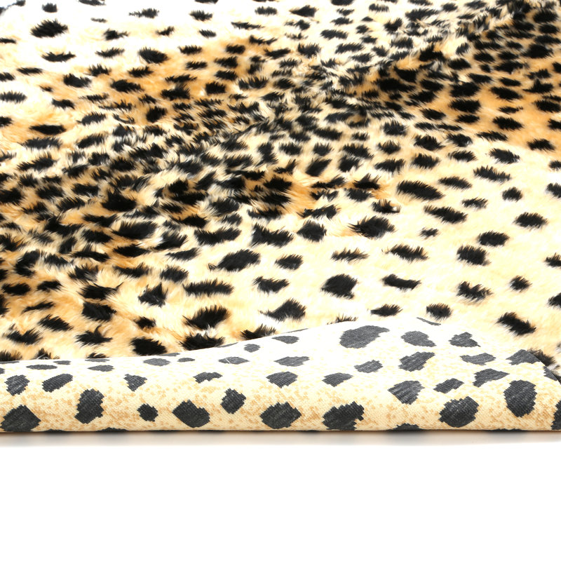 Tapis en fausse fourrure lavable Cheetah, 4 pi 7 po x 6 pi 7 po