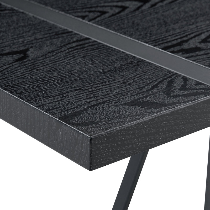 Table de salle à manger rétro de 140 cm (55 pouces) avec dessus noir veiné et pieds en métal stables, idéale pour travailler. Son plateau texturé rectangulaire procure une ambiance chaleureuse.