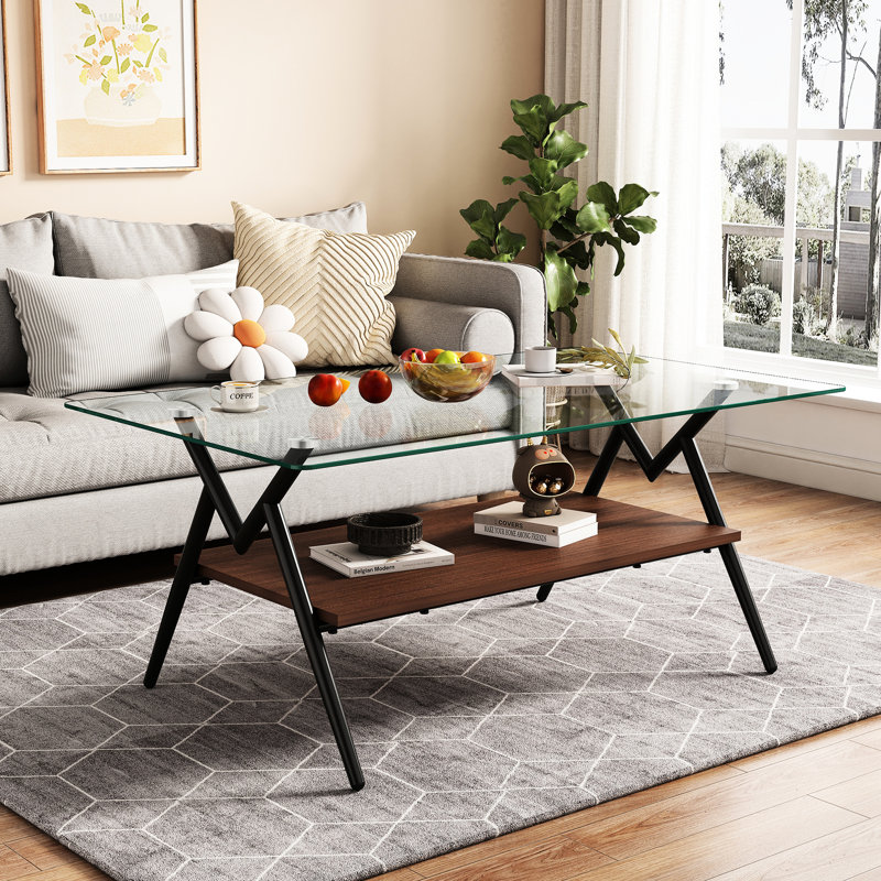 Table basse moderne pour salon avec plateau en verre trempé aux bords lisses et pieds en métal stables et transparents pour optimiser l'espace.