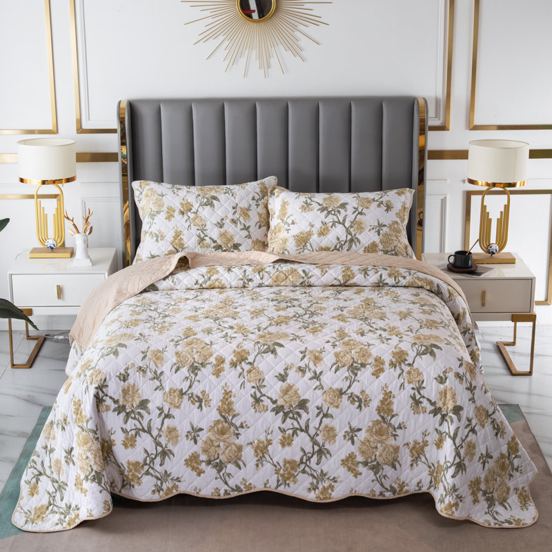Floral Coverlet, Full Bedspread + 2 Standard Shams