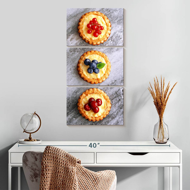 Tartelettes aux baies, H 32 po x l 15 po