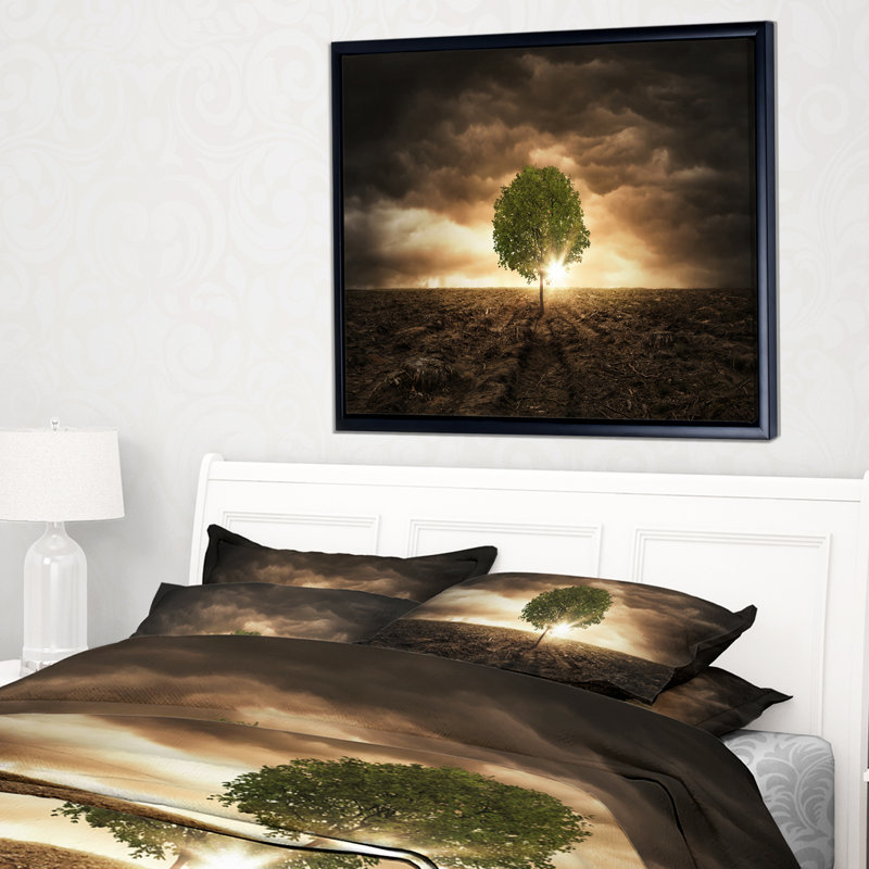 « n’tree », impression sous un motif ciel spectaculaire», H 30 po x l 40 po x P 1,5 po, Toile avec cadre flottant