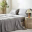 Taie d'oreiller rafraîchissante pour dormeurs chauds et sueurs nocturnes, ensemble de 2 taies d'oreiller 100% rayonne pour grand lit, taies d'oreiller enveloppantes et soyeuses, grises, 20 po x 30 po-131435573