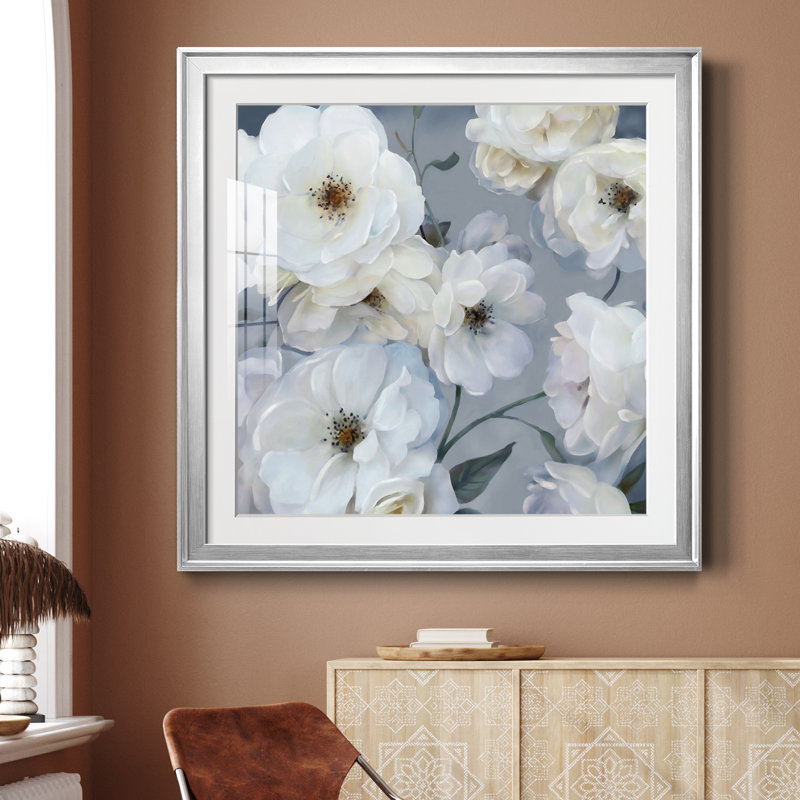 Timeless Climbing Rose - Peinture encadrée, H 26,5 po x l 26,5 po x P 1,5 po, Encadrement argenté