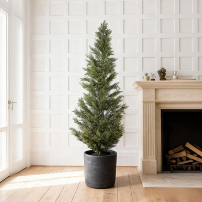 Cyprès artificiel Maeve 5 pi pour la décoration intérieure et extérieure