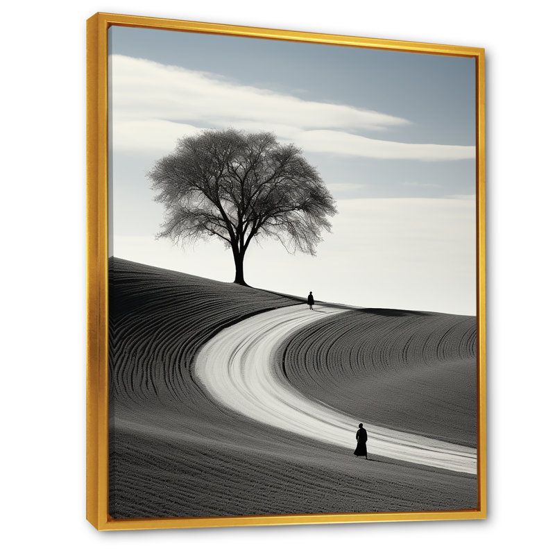 «Black and White Solitude Road III», reproduction sur toile, Cadre flottant doré, H 40 po x l 30 po x P 1,5 po