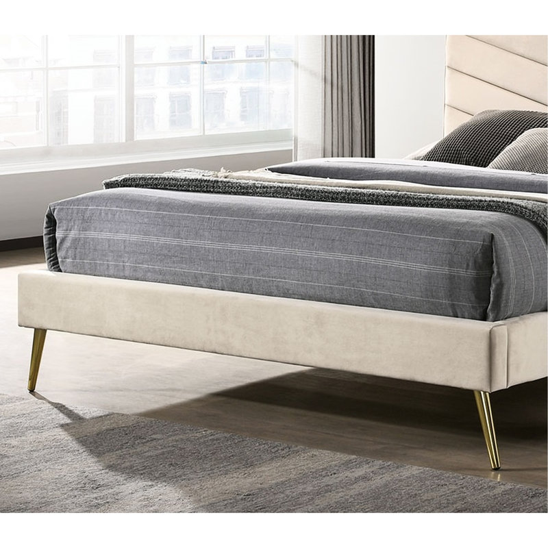 Lit double beige de style Mid-Century moderne avec tête de lit et pieds dorés en angle