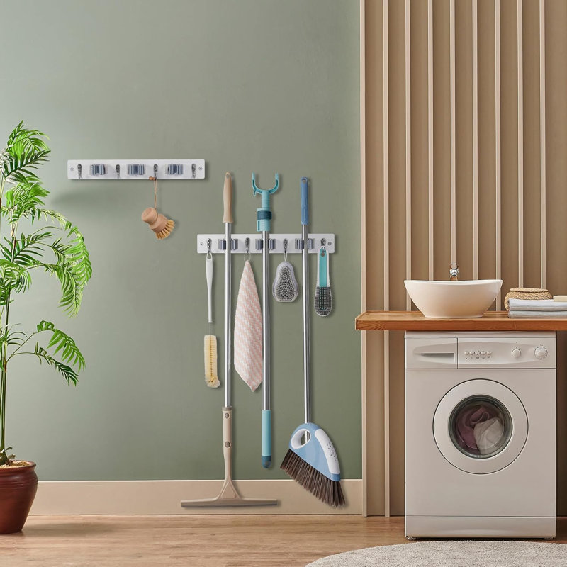 Ensemble de 2 porte-balais blancs avec 3 fentes, 4 crochets, support de balai en bois rustique pour l'organisation de la cuisine du garde-manger, organisateur d'outils de jardin pour la salle de lavage du placard