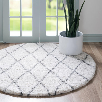 Tapis à poil long ivoire et gris à motif géométrique Reardon
