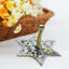Ensemble de menorah et dreidel - candélabre en émail peint à la main avec étoile de David et Hanoukka et 2 quarts de dreidels tournants peints à la main par Matashi