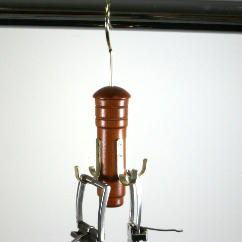 Home Essential Swivel Belt Hanger Bar, Noyer