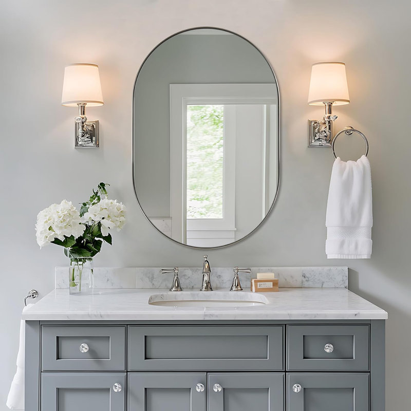 Miroir de salle de bain Kaitlee Cadre en acier inoxydable, 38 po x 26 po, Nickel brossé, Pilule