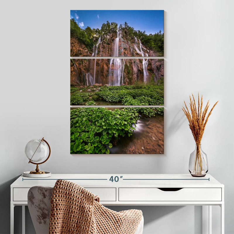 Cascade rocheuse d'Alvord dans le parc de Plitvice