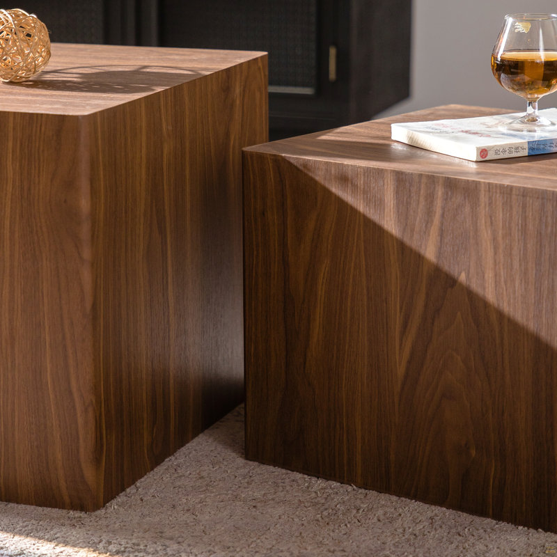 Ensemble de 2 tables basses gigognes en noyer, 15.55" H x 18.9" W x 18.9" D, Brown