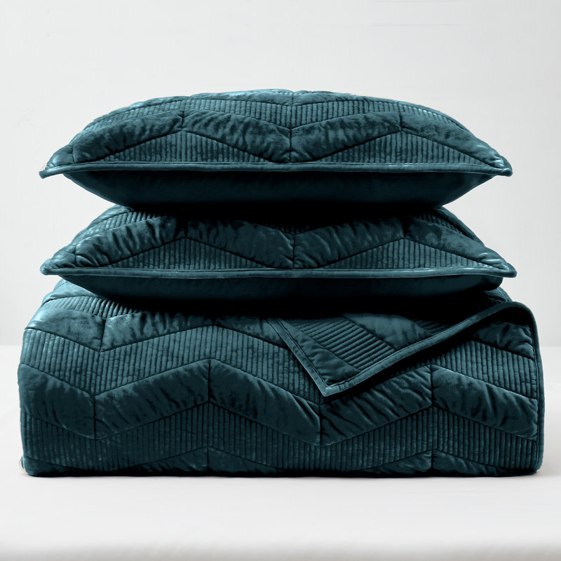 Wonderful Velvet Quilt Set 3-Piece Bedding Set For All Season, Queen Quilt + 2 Standard Shams, Dark Teal