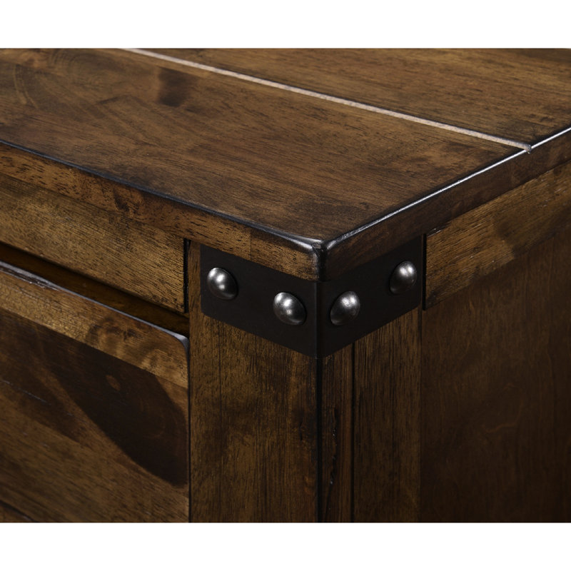 Grand lit contemporain en bois massif de style rustique avec banc intégré en bois brun et style
